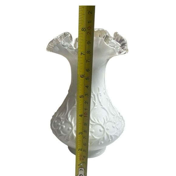 Vntg Fenton Art Milk Glass Spanish Lace Clear Crest Ruffled Rim Vase 7.5" - Picture 4 of 5